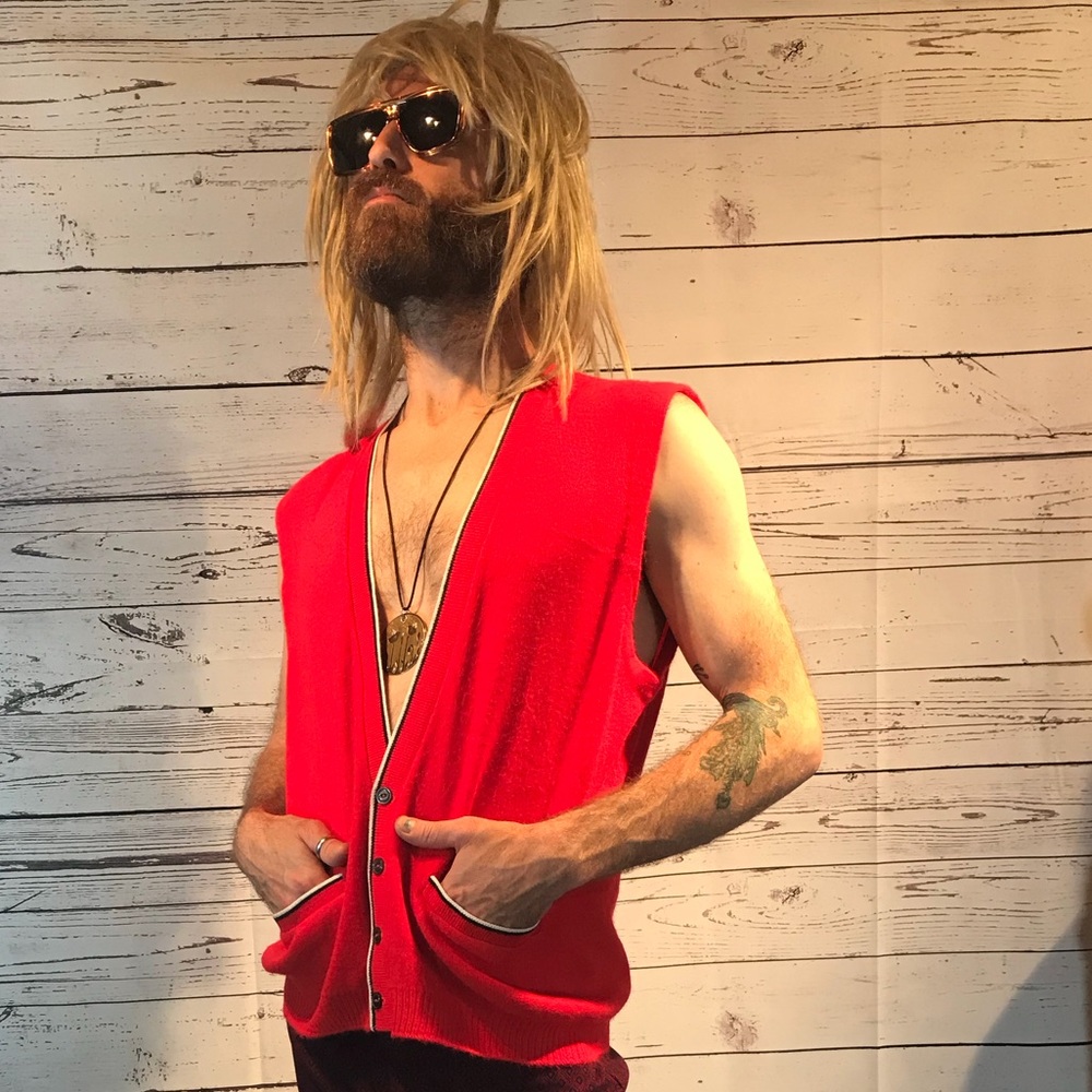 Red Sleeveless Cardigan - Picture 4 of 4